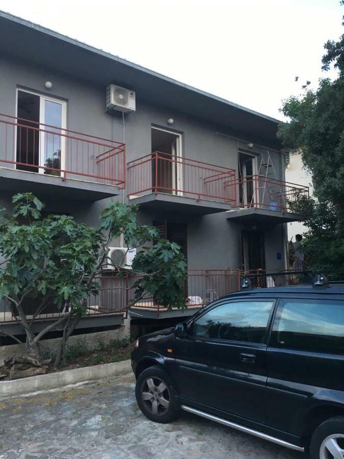Bed & Breakfast Kurtic Supetar Bagian luar foto
