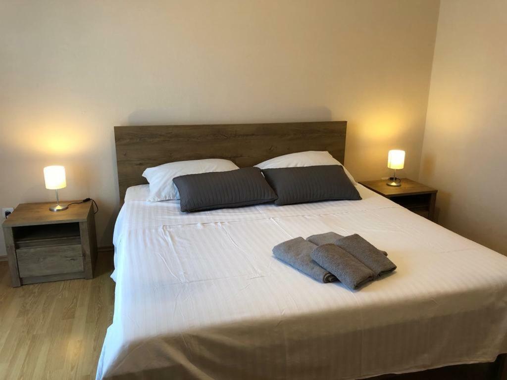 Bed & Breakfast Kurtic Supetar Bagian luar foto